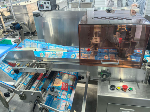 В&nbsp;Омске готовят азиатские лепешки для шести стран