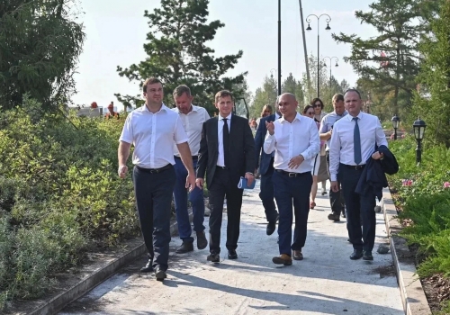 Губернатор показал прилетевшему в&nbsp;Омск замглавы ВТБ набережную Иртыша