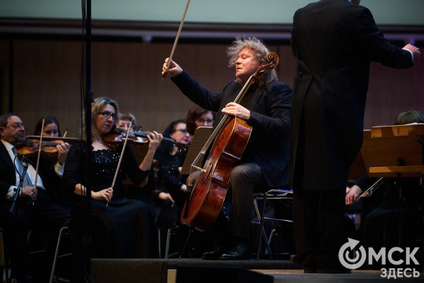 Язык взаимоотношений между Инь и Ян определяют дирижёр Михаил Голиков и виолончелист Александр Князев