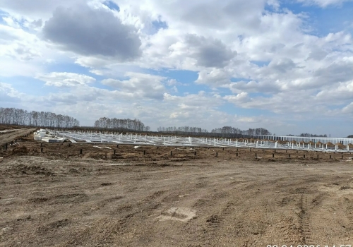 Под тепличный комбинат под Омском смонтировали свайное поле