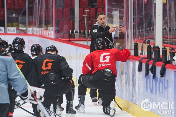 "Это наш стиль, мы от него отходить не будем". Омский "Авангард" в шаге от первого матча плей-офф