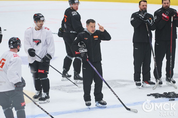 "Это наш стиль, мы от него отходить не будем". Омский "Авангард" в шаге от первого матча плей-офф
