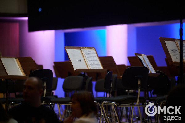 Язык взаимоотношений между Инь и Ян определяют дирижёр Михаил Голиков и виолончелист Александр Князев