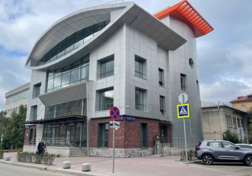 В Омске снова выставили на продажу бизнес-центр рядом с «Дружным миром» В Омске снова выставили на продажу бизнес-центр рядом с «Дружным миром»